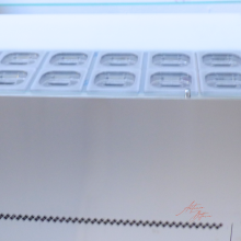 Mostrador de preparación para poke con 21 bandejas GN 1/6 y  soporte para salsas